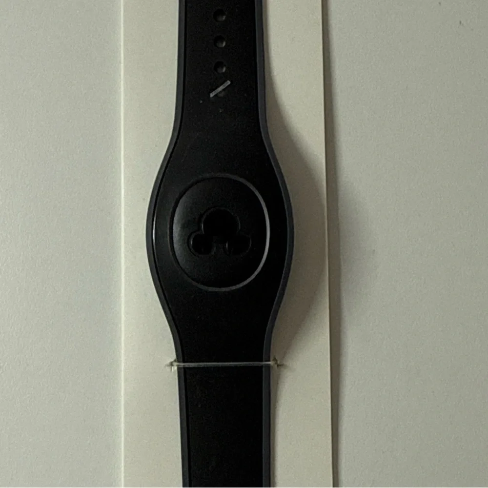 New Disney Parks Solid Red MagicBand 2 Link It Later Black Magic Band